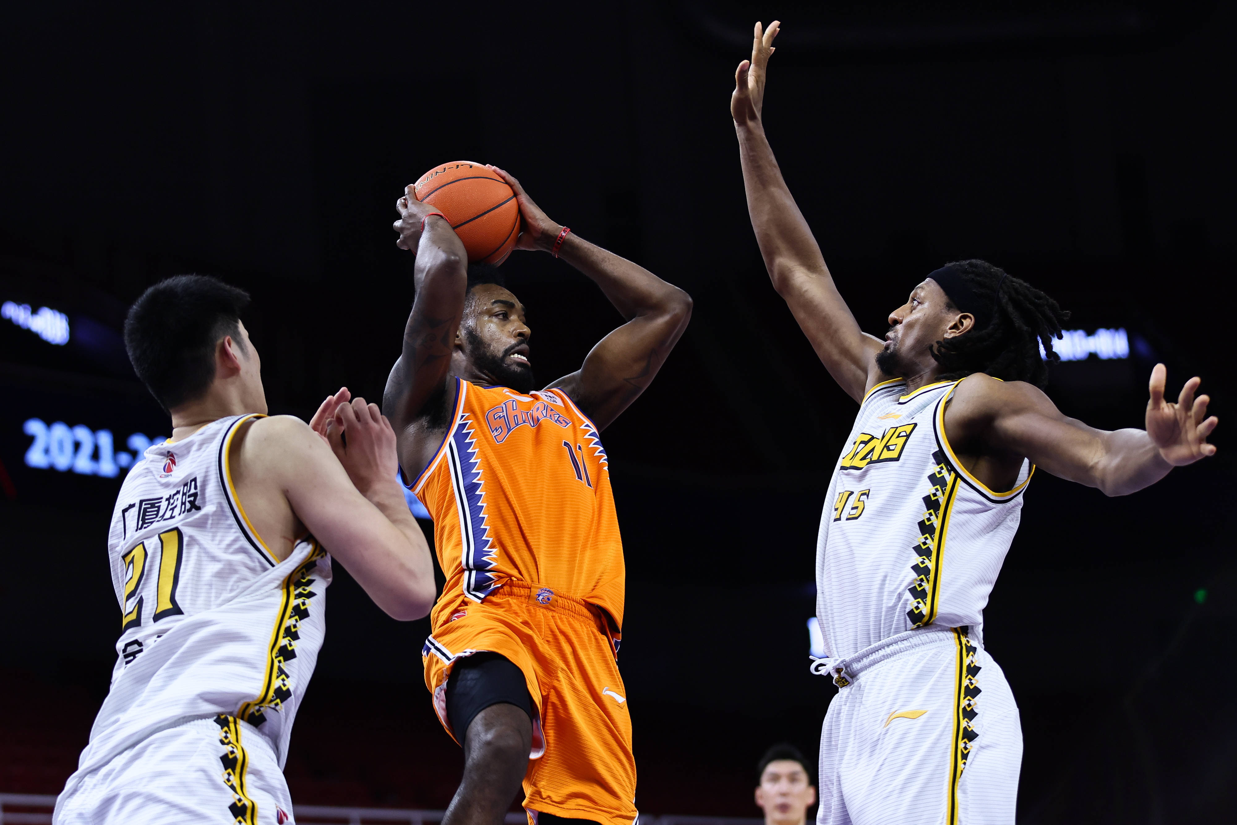 英雄联盟竞猜-包含CBA常规赛赛程吃紧；曼城集结日更衣室发声；球迷炸锅；轮换策略成焦点的词条